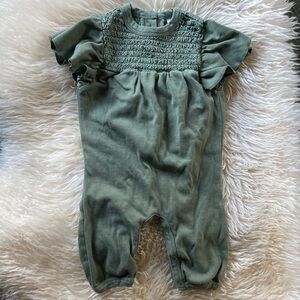 Kate Quinn 100% organic cotton dark Green smocked Baby Romper 0-3m